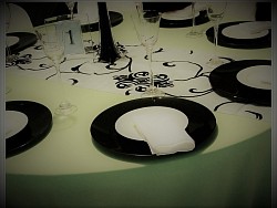 Damask Patterned Runner B, apple green table cloth, black baseplates, black Estrial vase, table number